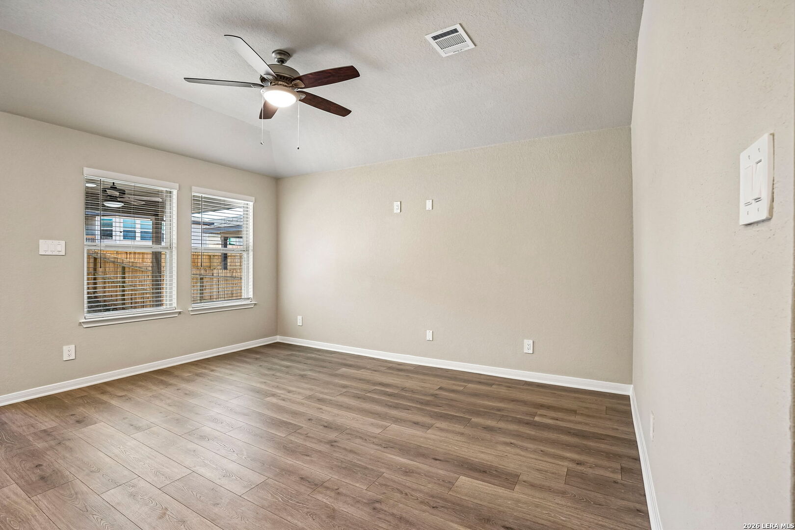 1552 Zion Drive, photo 6
