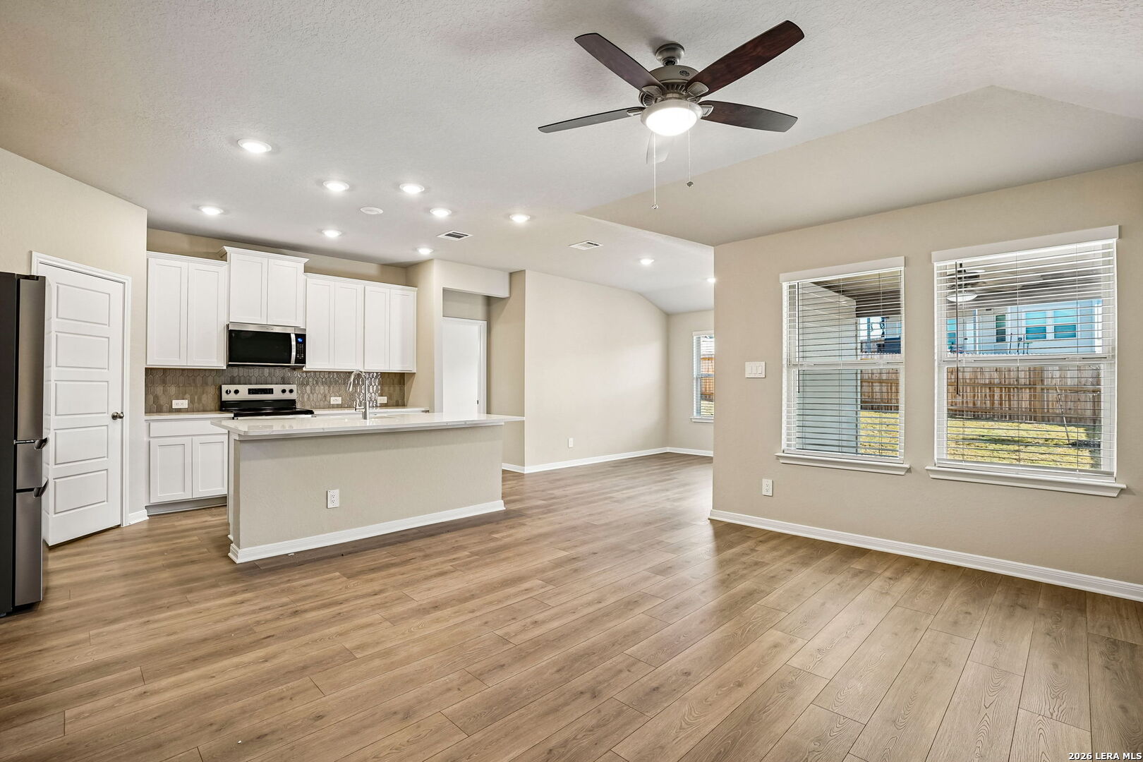 1552 Zion Drive, photo 9