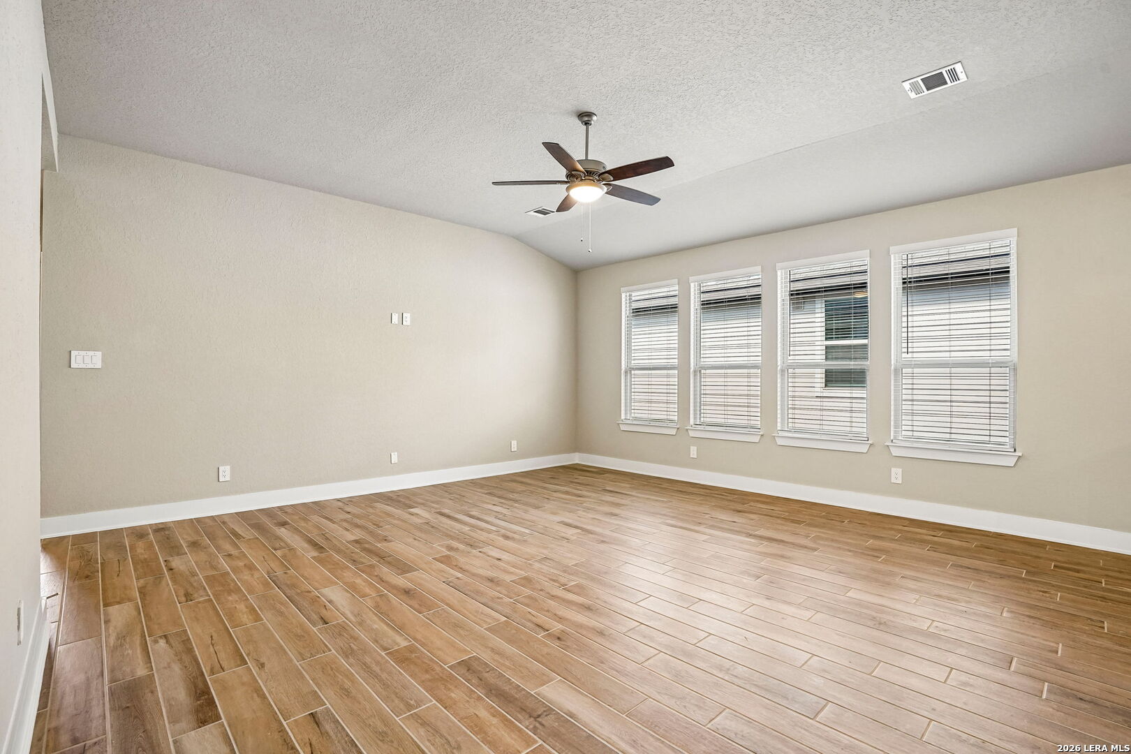 1548 Zion Drive, photo 6