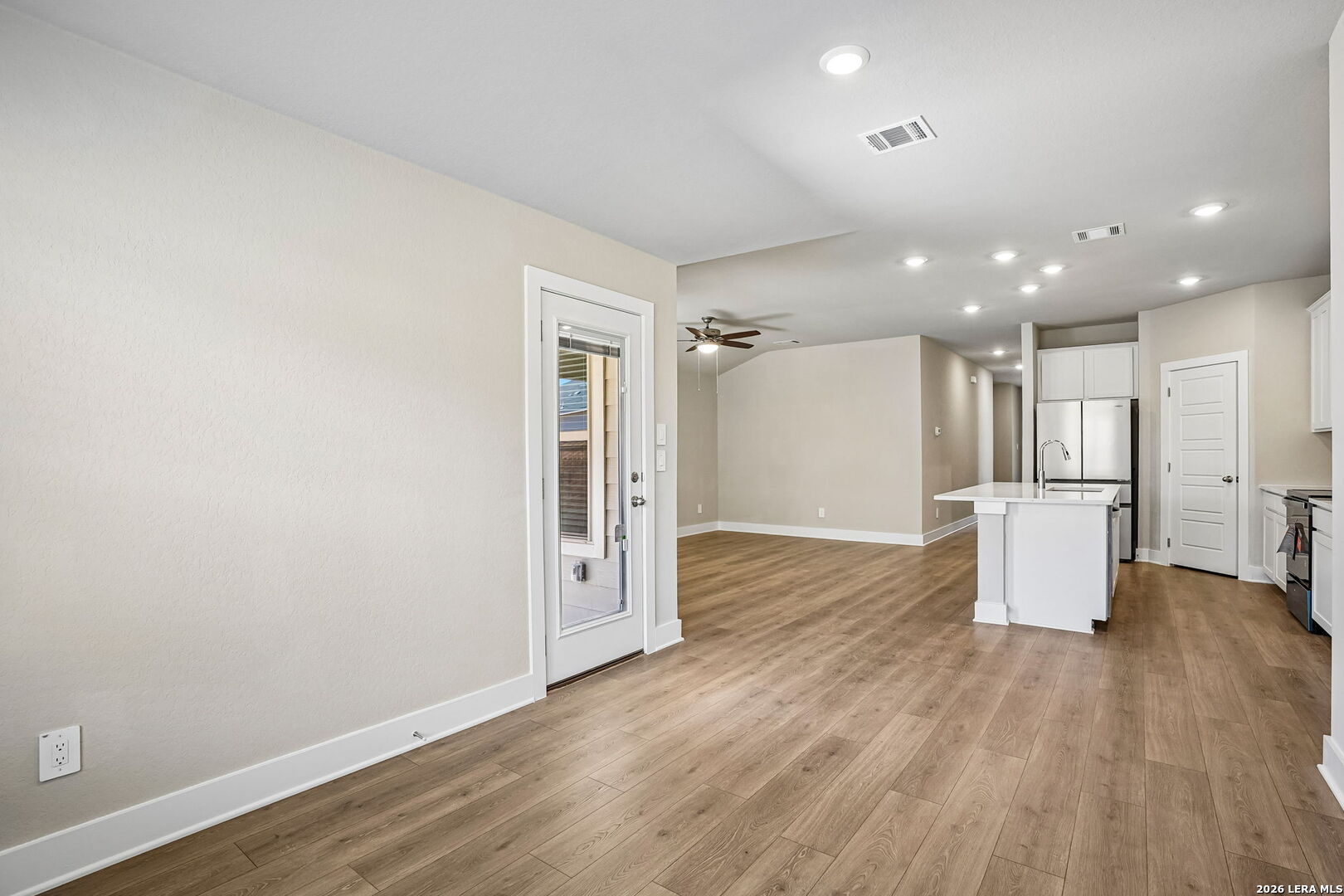 1544 Zion Drive, photo 8