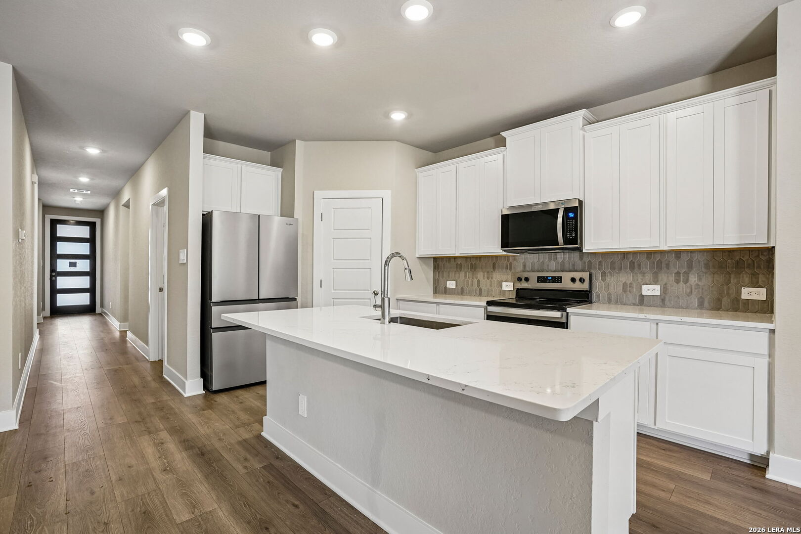 1544 Zion Drive, photo 9