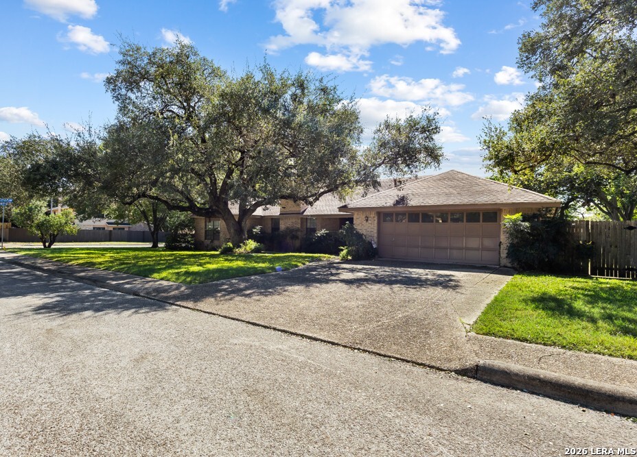 13723 HUNTERS HAWK ST, San Antonio, TX 78230