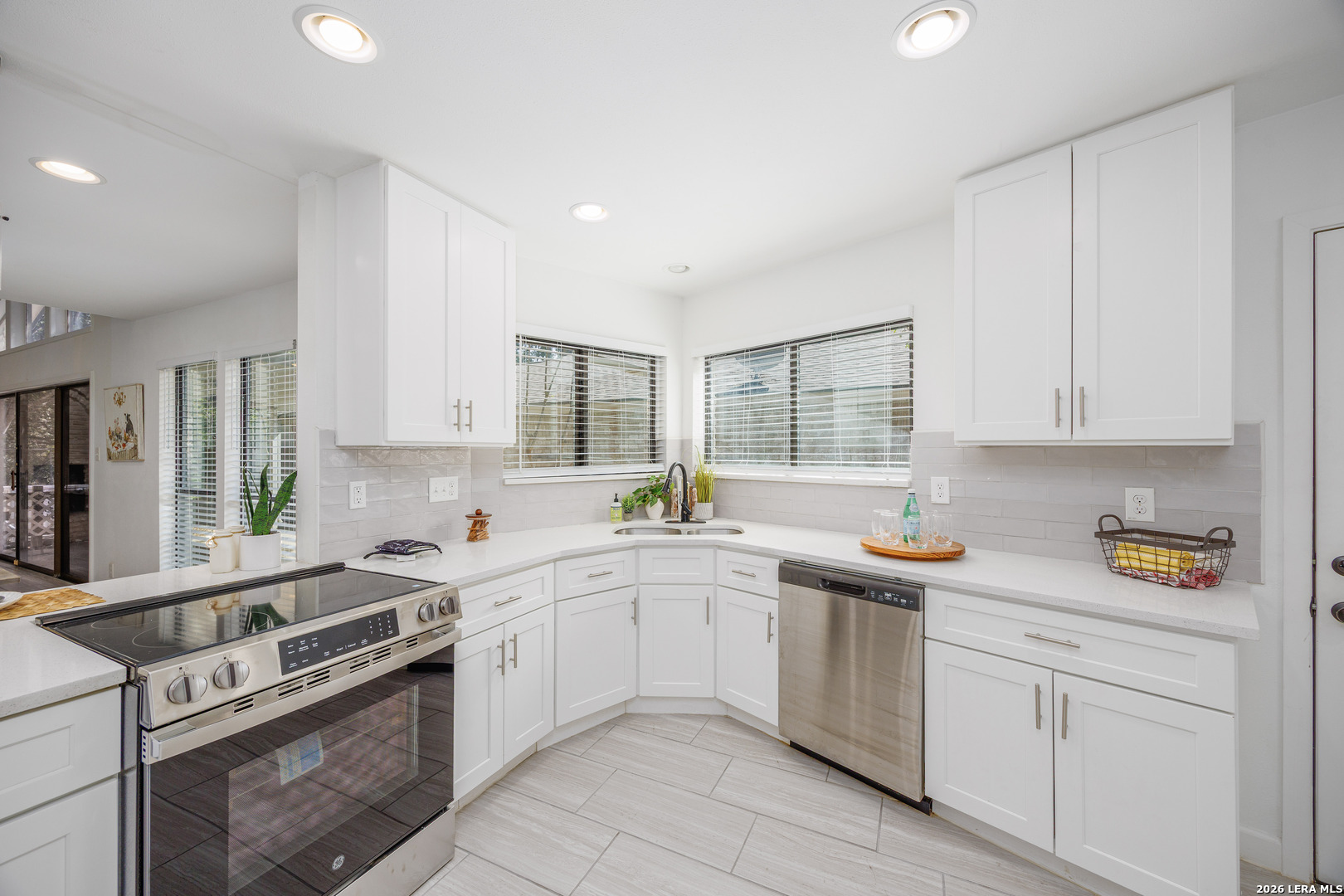11122 WHISPER SPRING DR, San Antonio, TX 78230