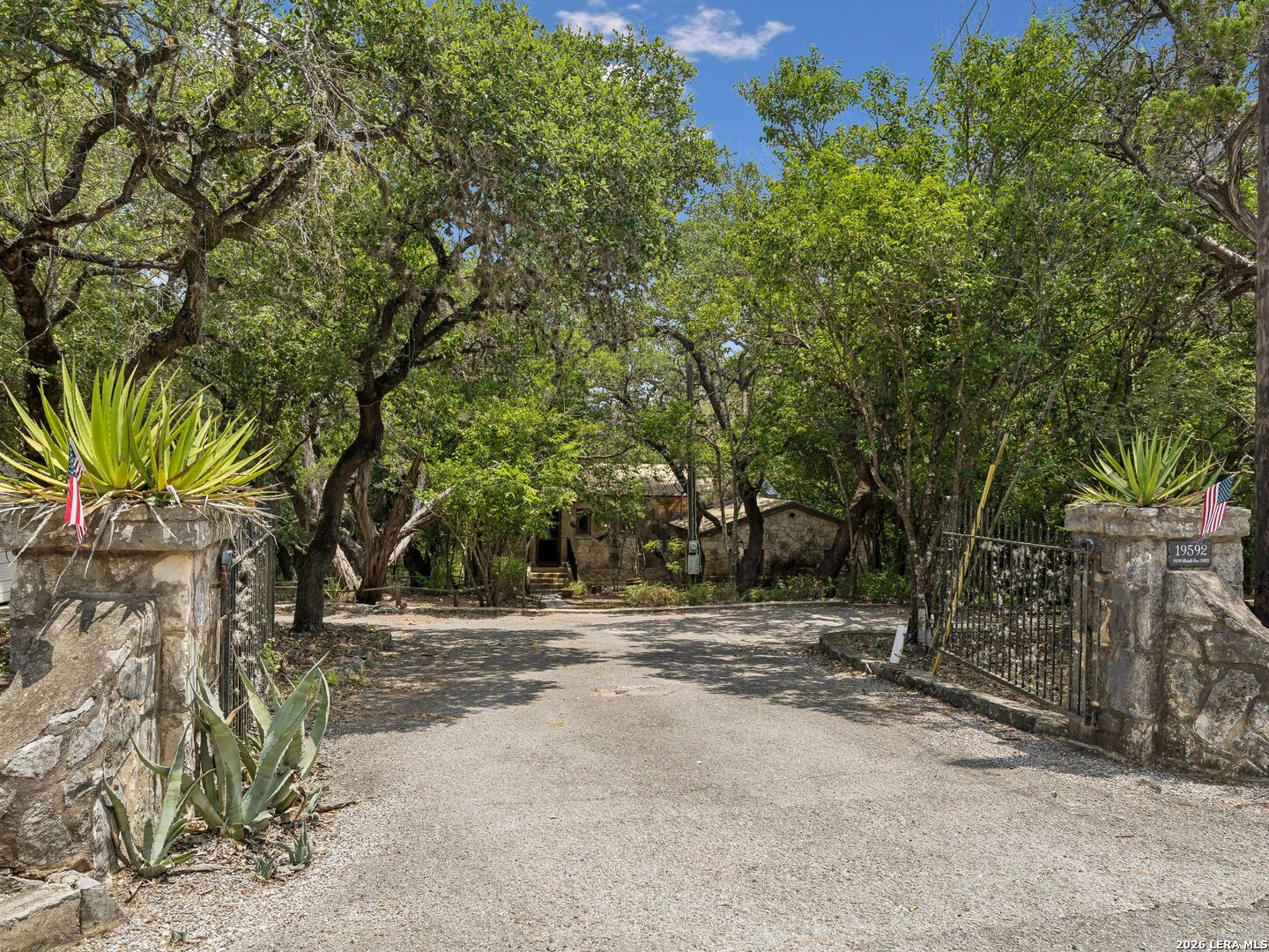 19592 Bluehill Pass, Helotes, TX 78023
