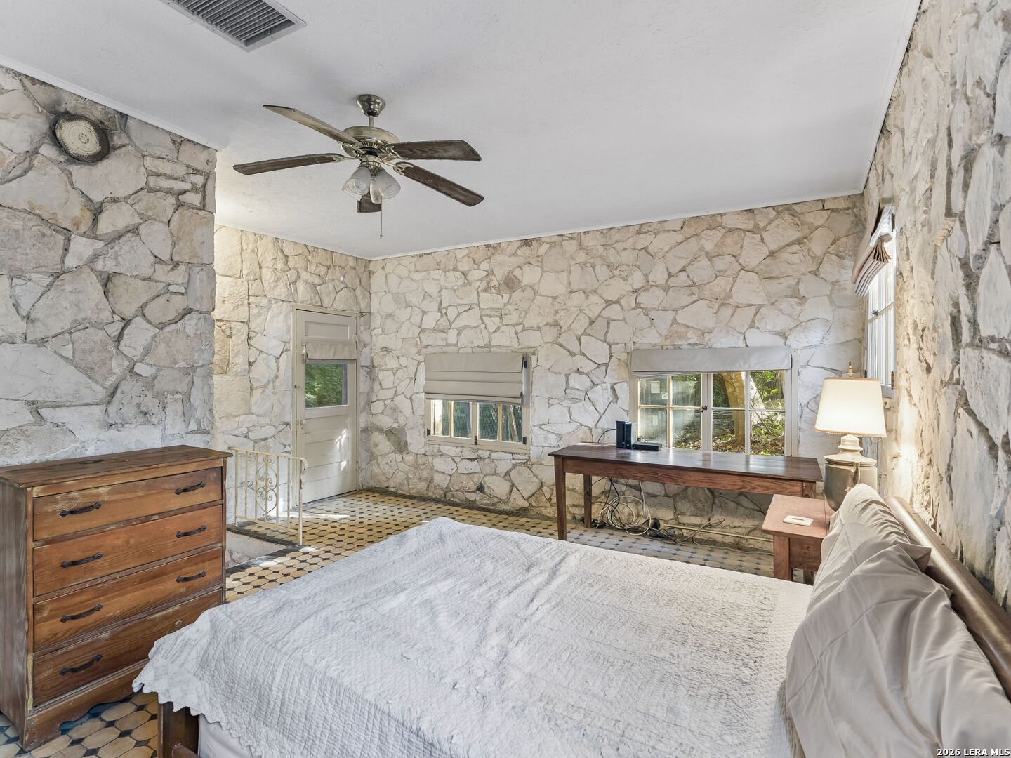 19592 Bluehill Pass, Helotes, TX 78023