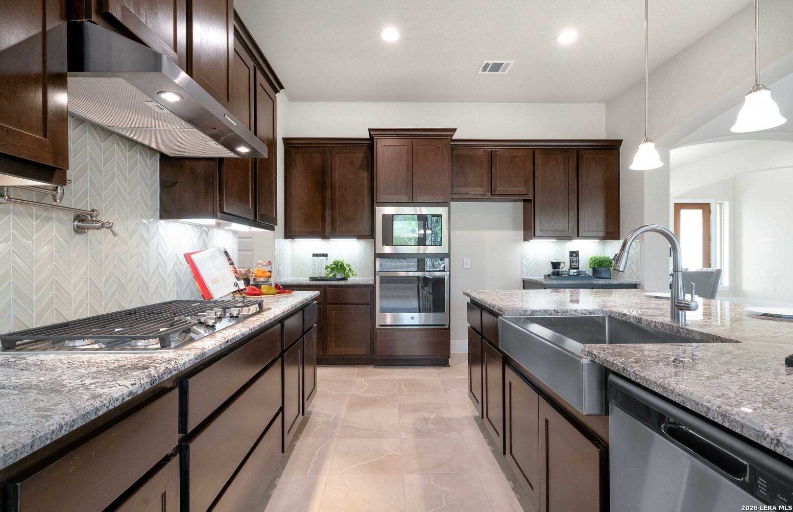 797 LILLY BLF, Castroville, TX 78009