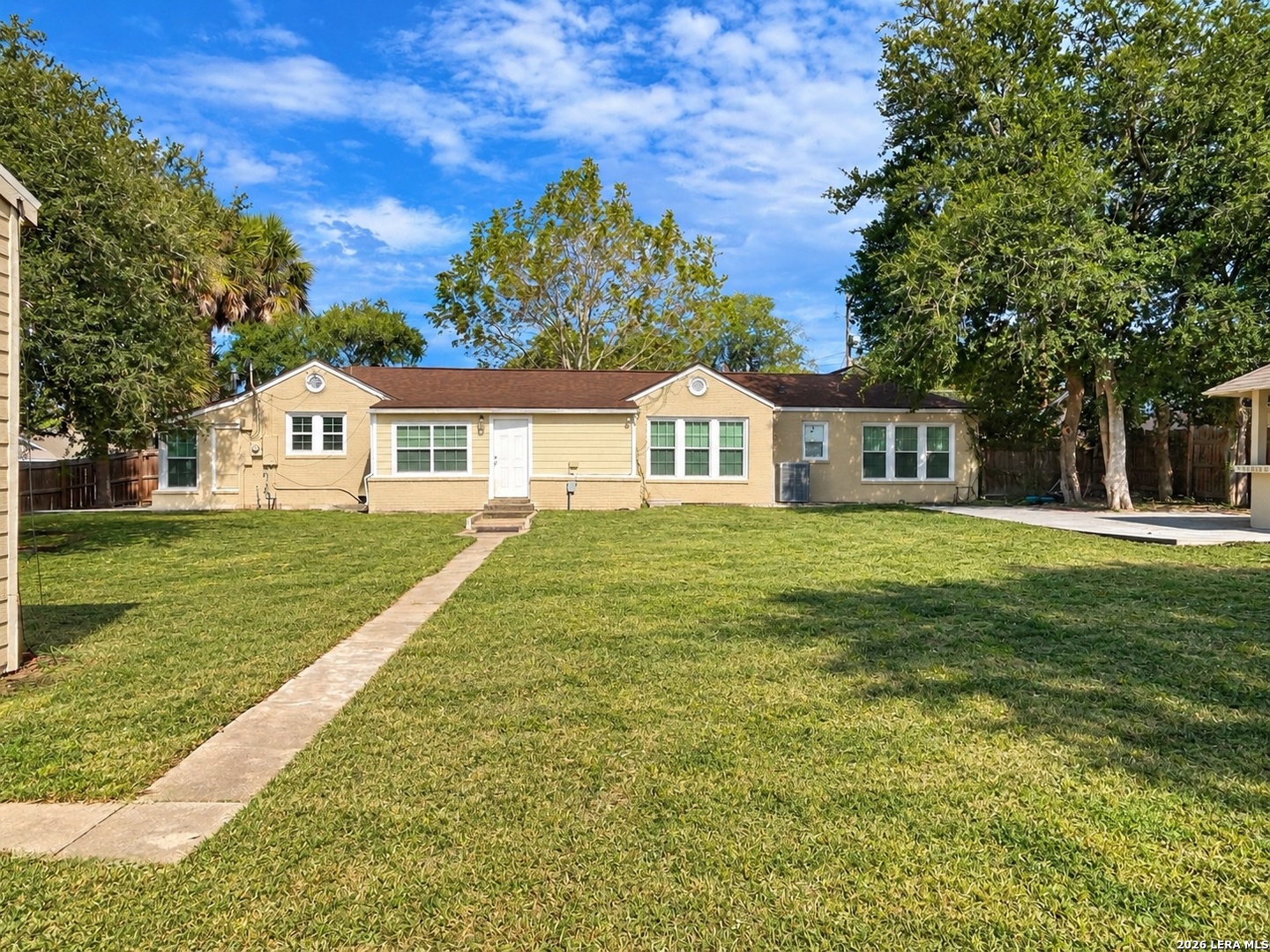 1100 E Bowie, Beeville, TX 78102