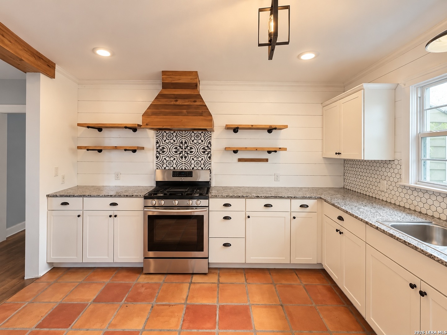 1100 E Bowie, Beeville, TX 78102