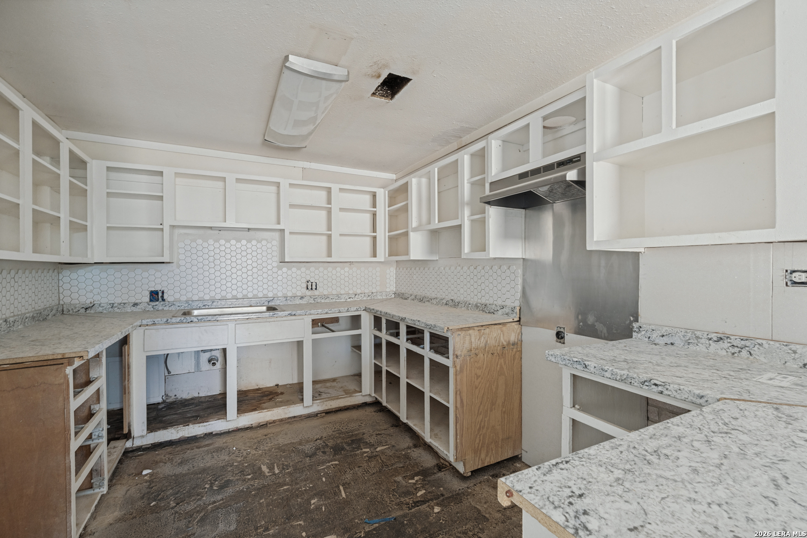 888 Canyon Bend, Canyon Lake, TX 78133