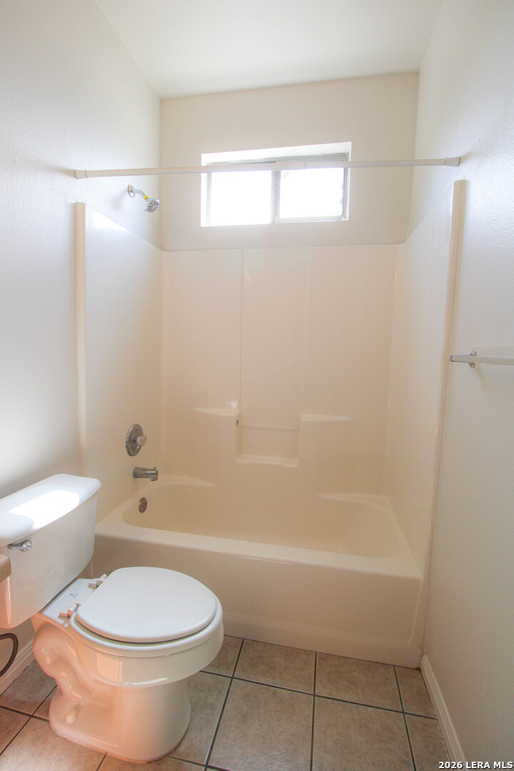 530 Dukeway, Universal City, TX 78148