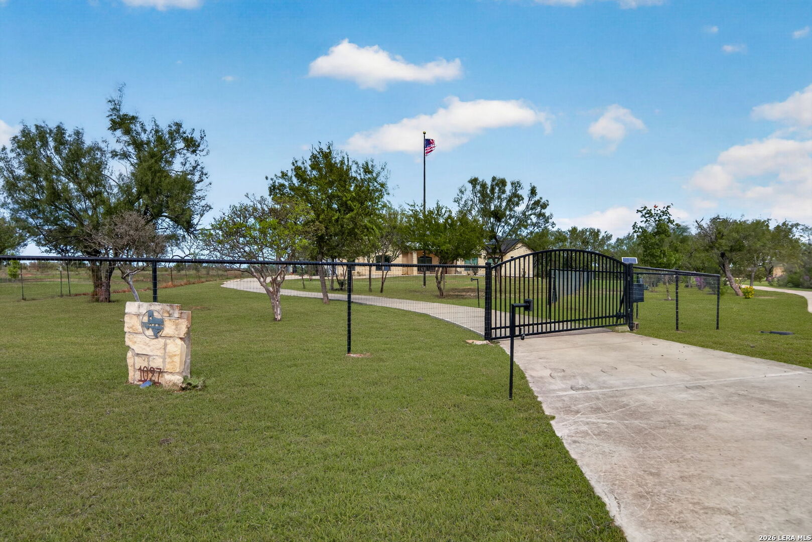 1027 County Road 367, Hondo, TX 78861