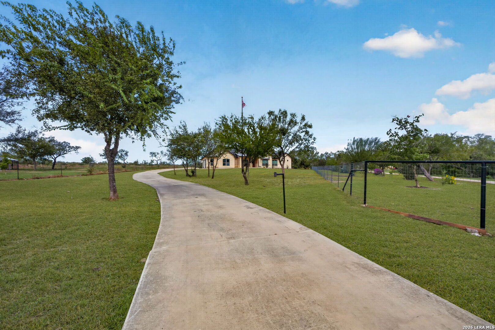 1027 County Road 367, Hondo, TX 78861