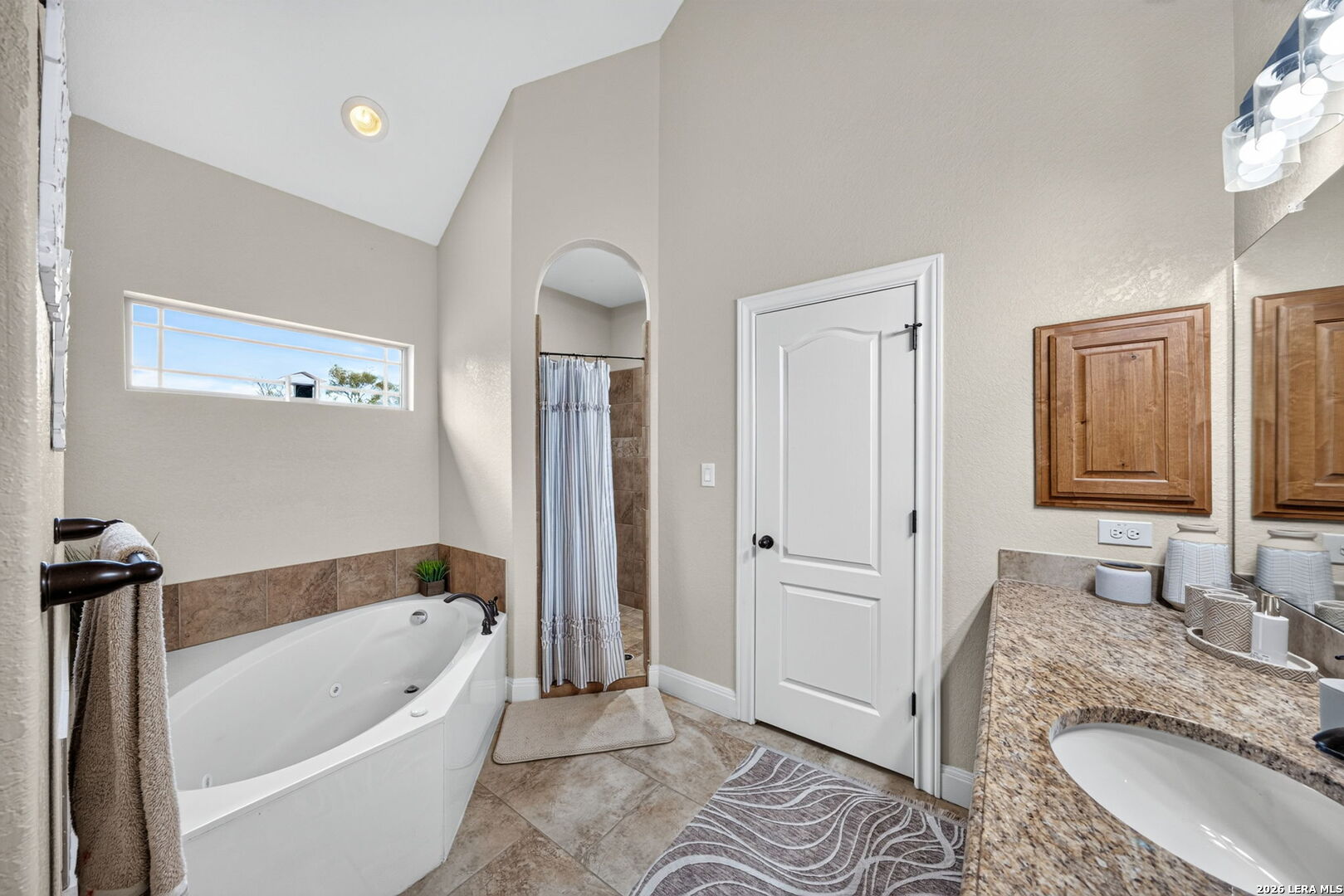 1027 County Road 367, Hondo, TX 78861
