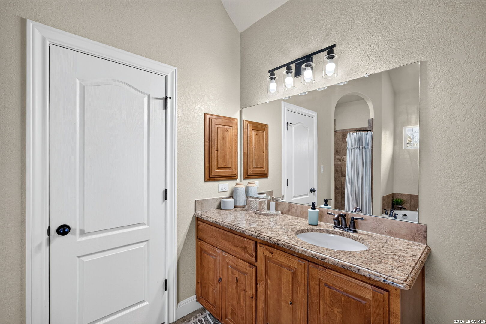 1027 County Road 367, Hondo, TX 78861