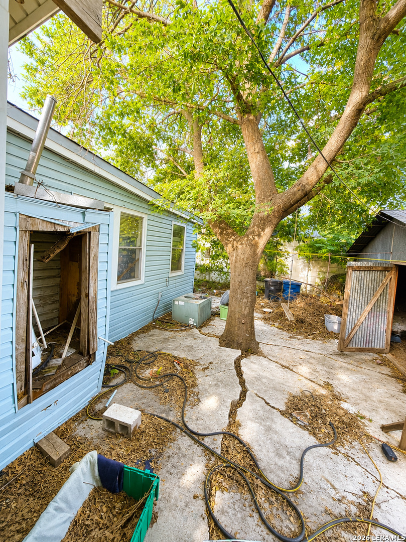 318 W LUBBOCK ST, San Antonio, TX 78204