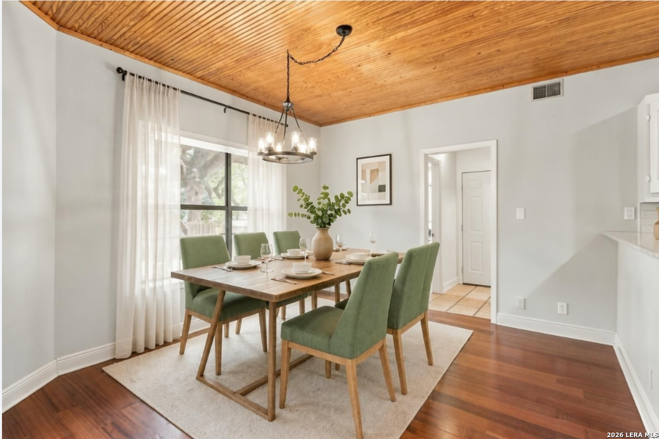 Eat-In Kitchen