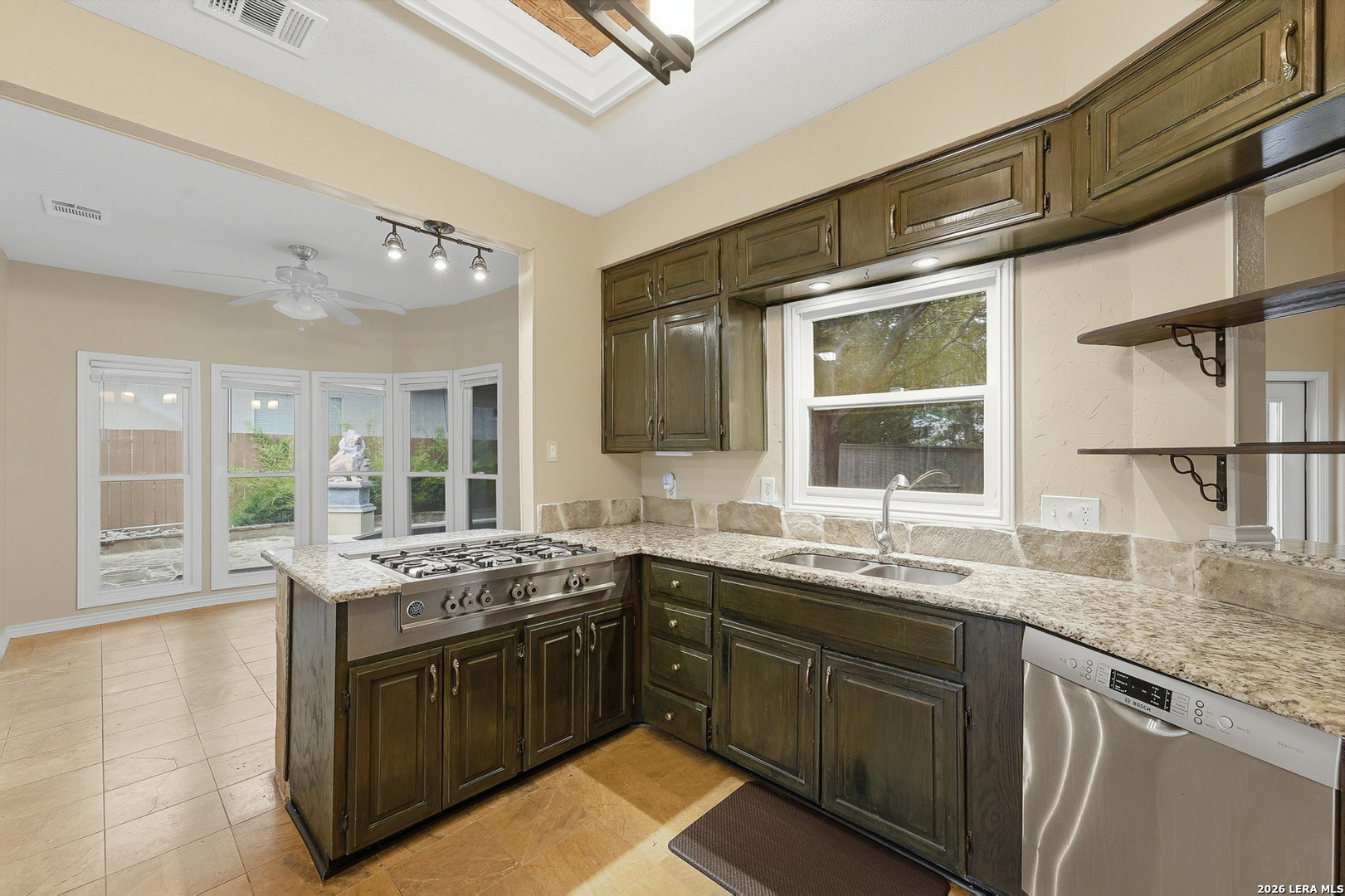 202 Lundblade Ln, San Antonio, TX 78213