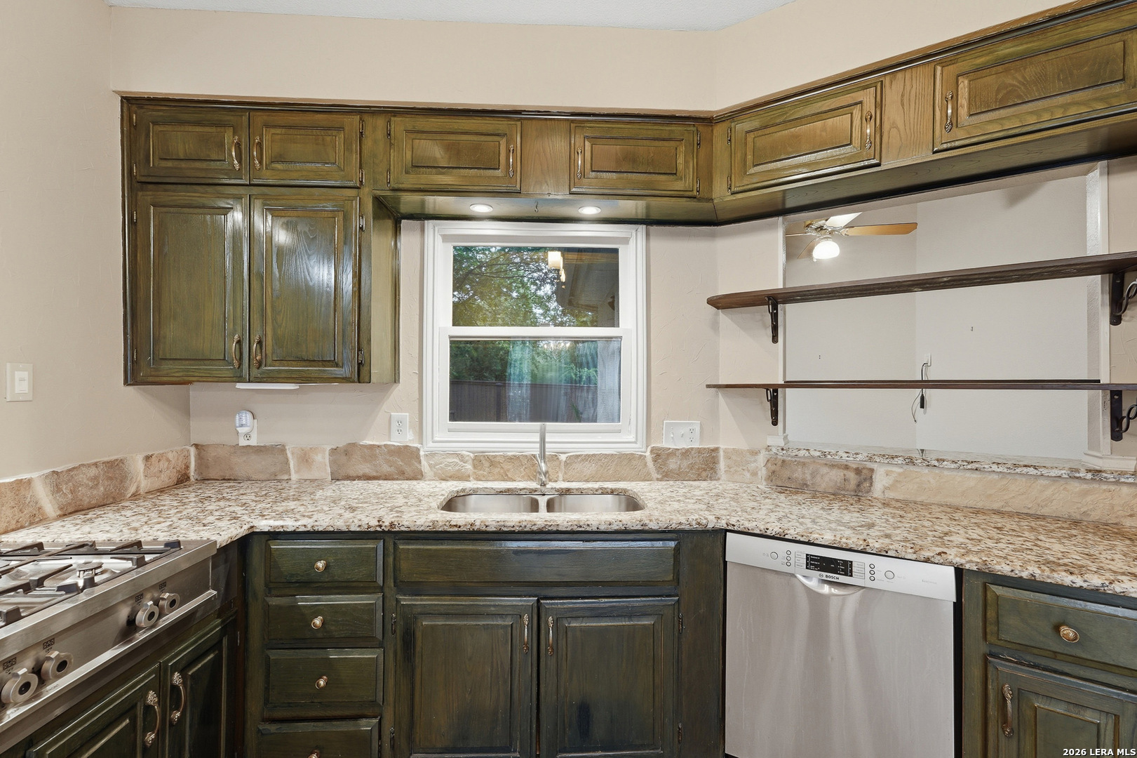 202 Lundblade Ln, San Antonio, TX 78213