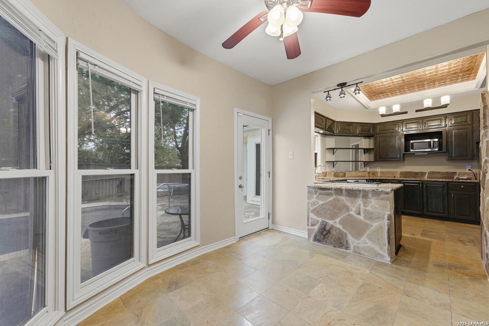 202 Lundblade Ln, San Antonio, TX 78213