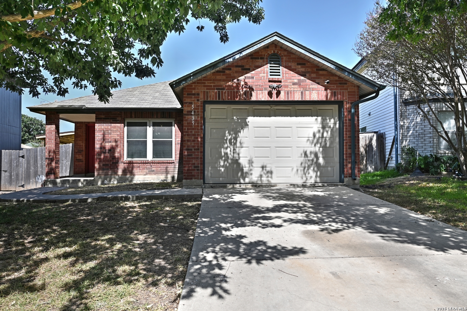 5439 CHAMPIONS HILL DR, San Antonio, TX 78233