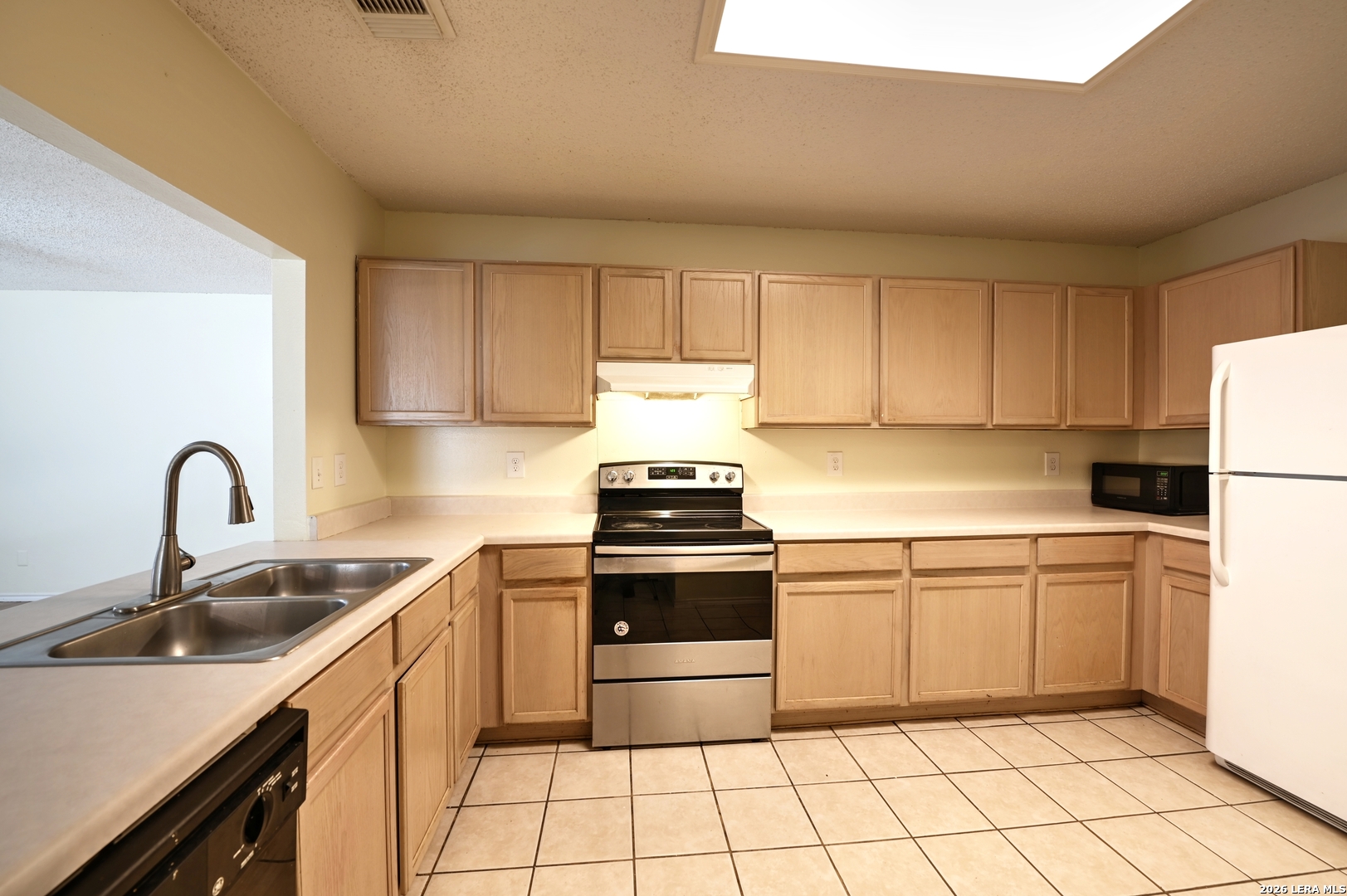 5439 CHAMPIONS HILL DR, San Antonio, TX 78233