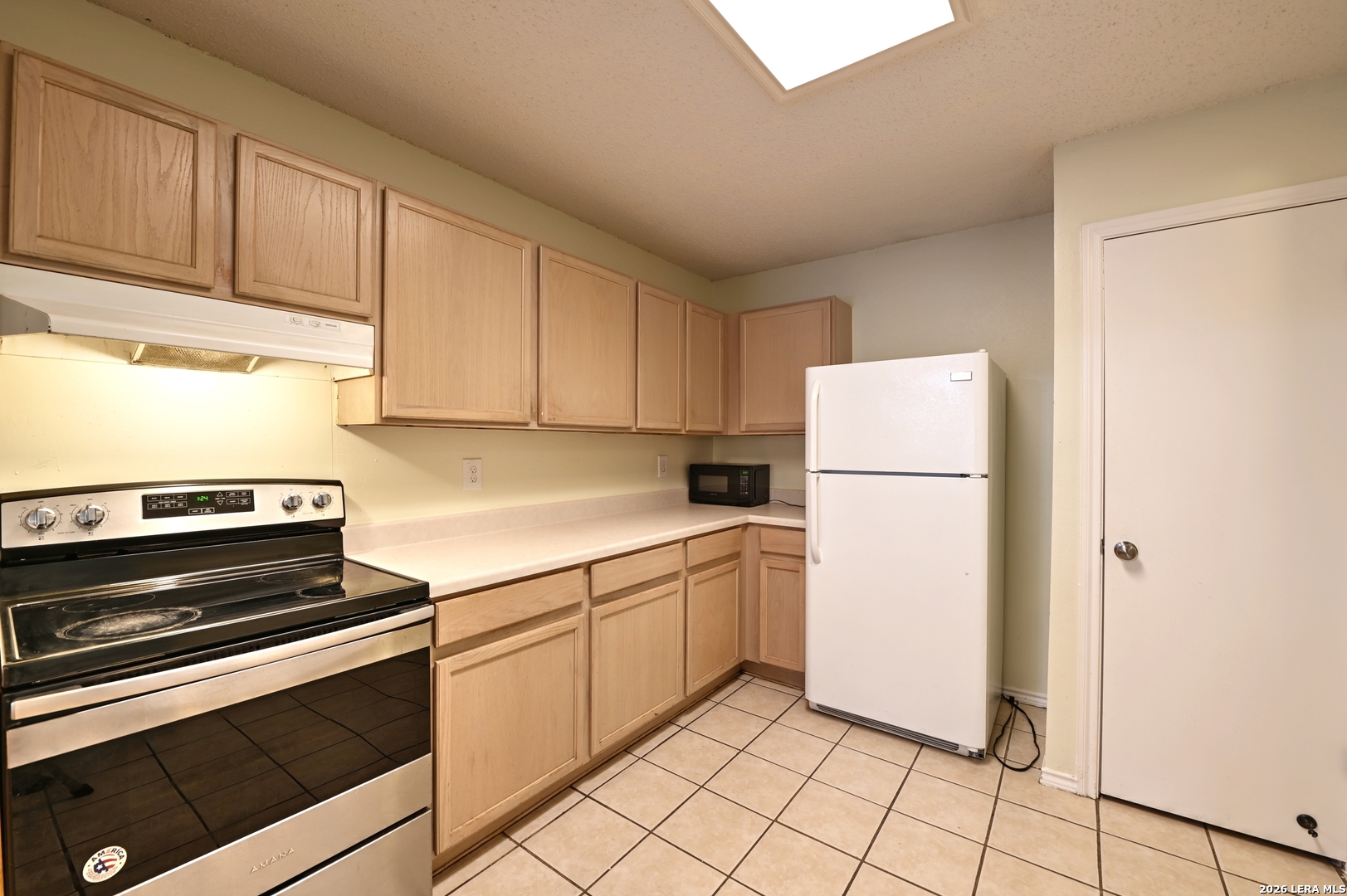 5439 CHAMPIONS HILL DR, San Antonio, TX 78233