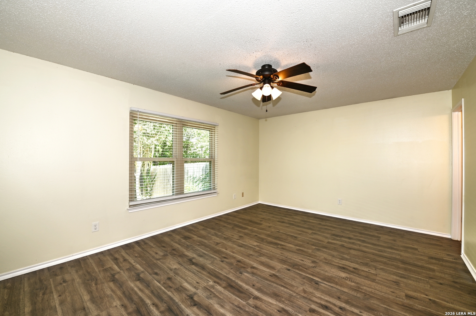 5439 CHAMPIONS HILL DR, San Antonio, TX 78233