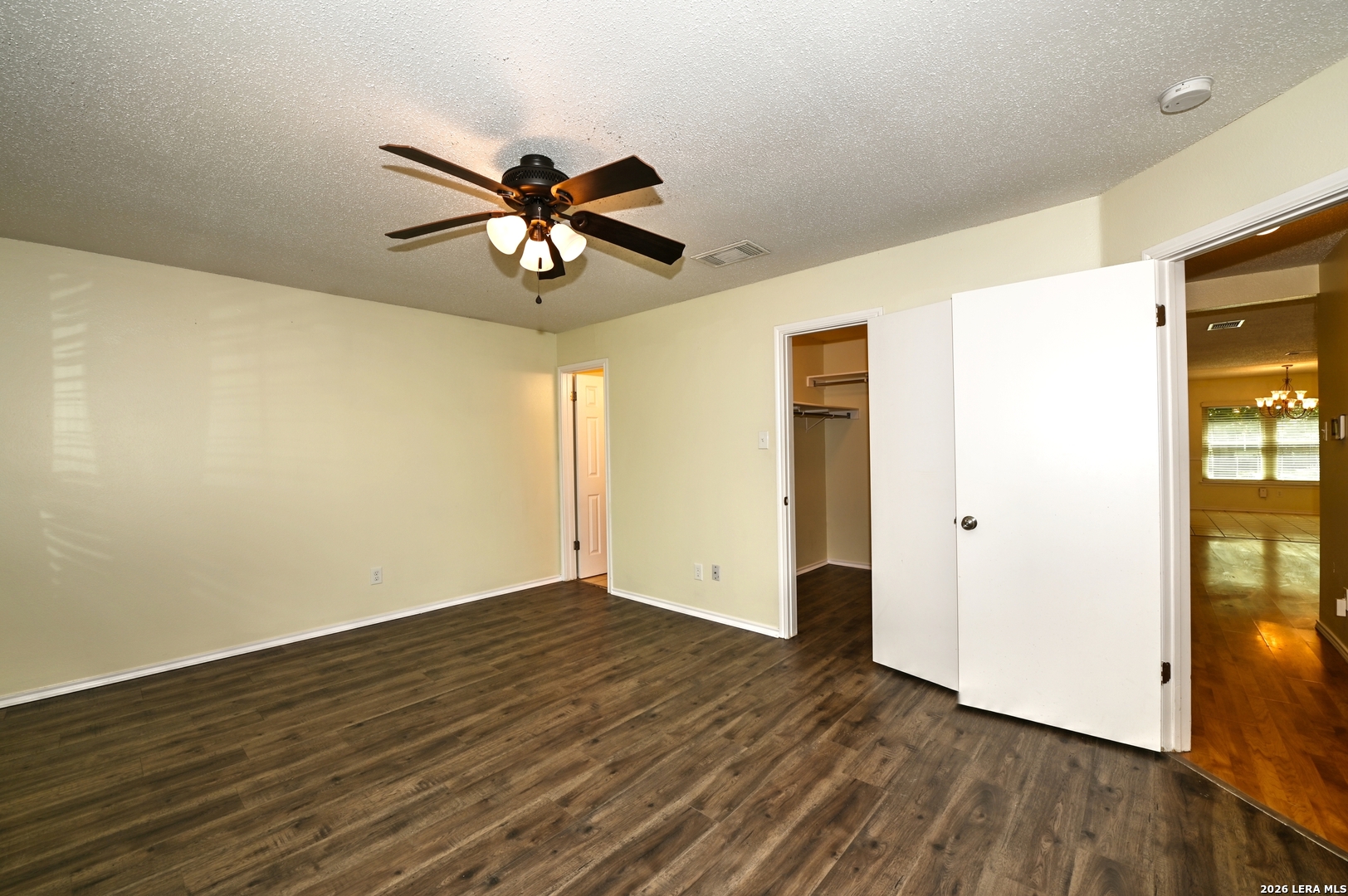 5439 CHAMPIONS HILL DR, San Antonio, TX 78233