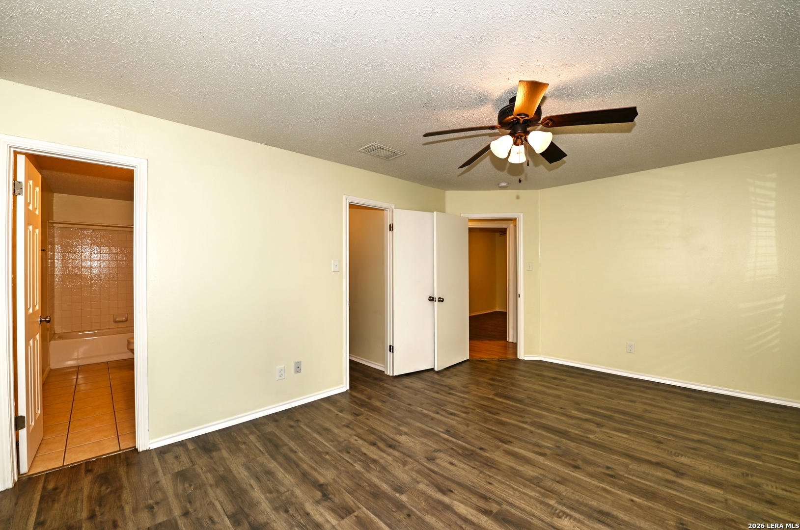5439 CHAMPIONS HILL DR, San Antonio, TX 78233