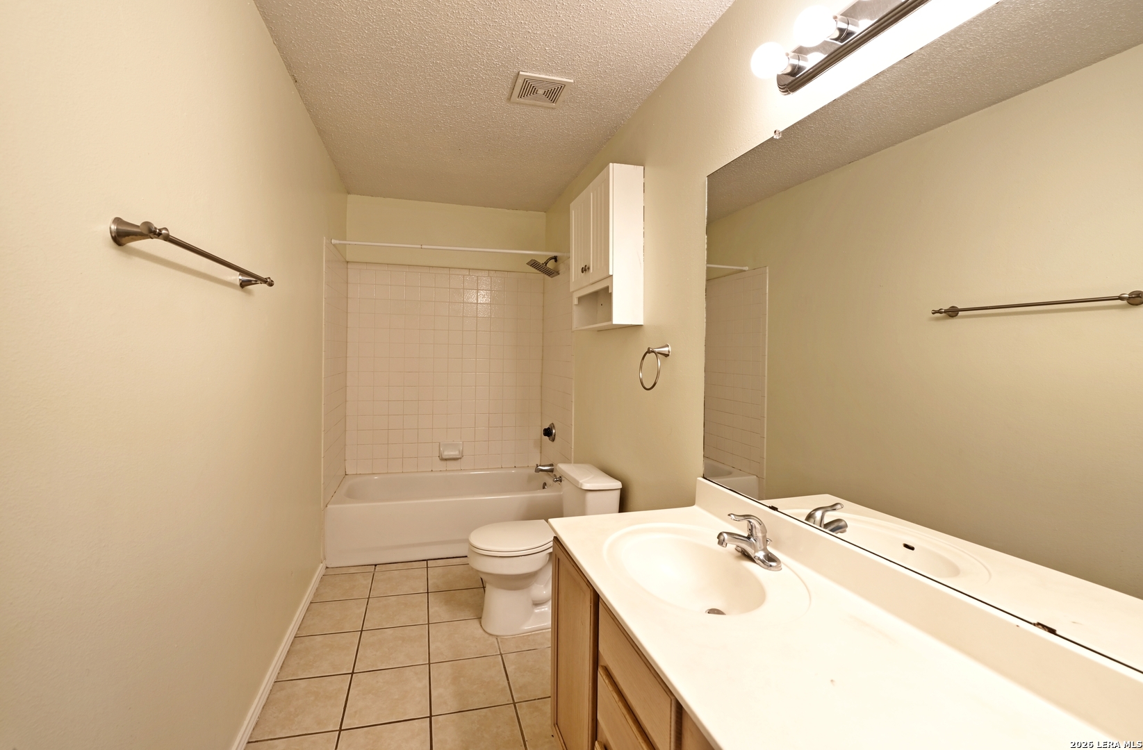 5439 CHAMPIONS HILL DR, San Antonio, TX 78233