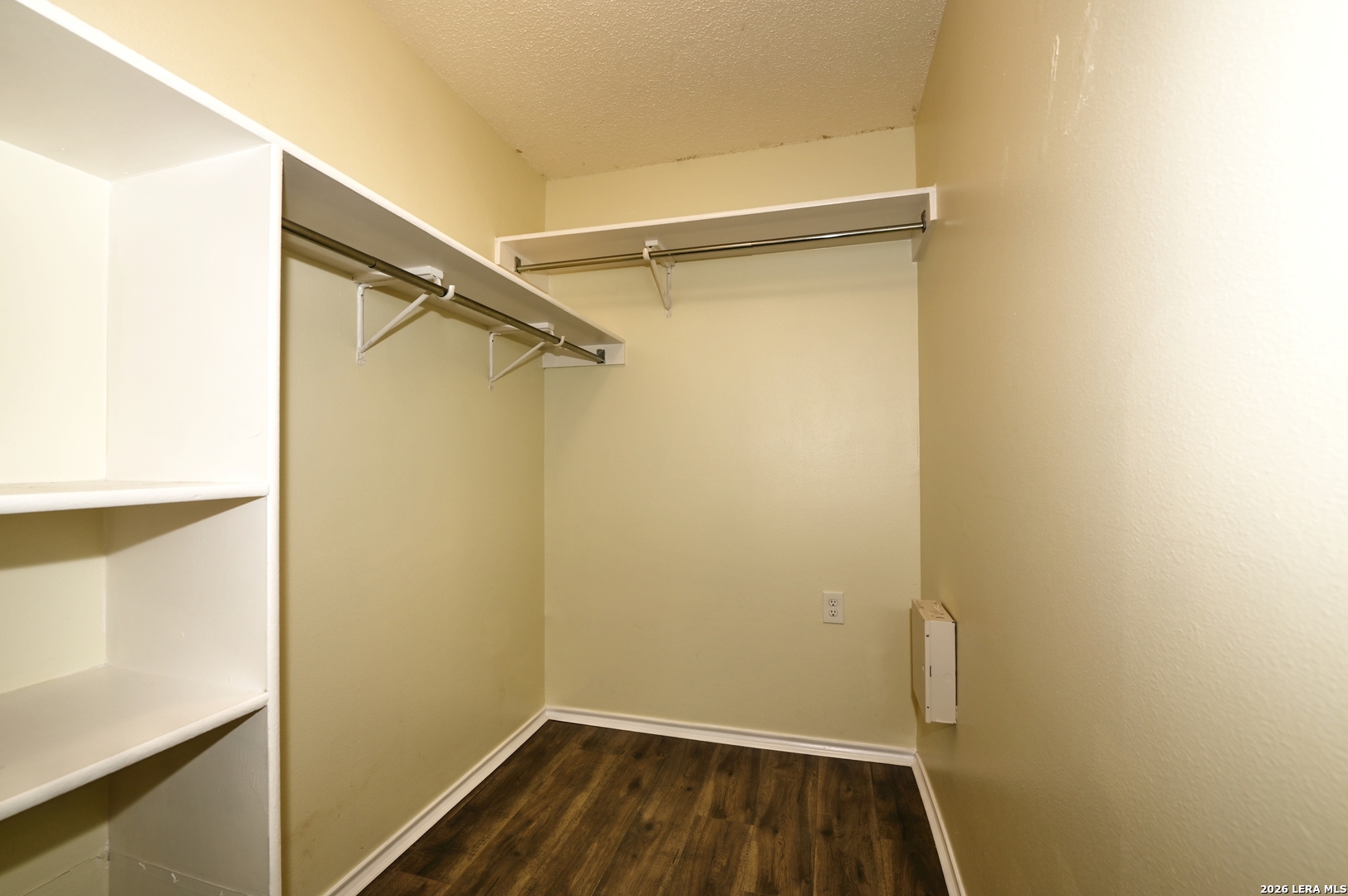 5439 CHAMPIONS HILL DR, San Antonio, TX 78233
