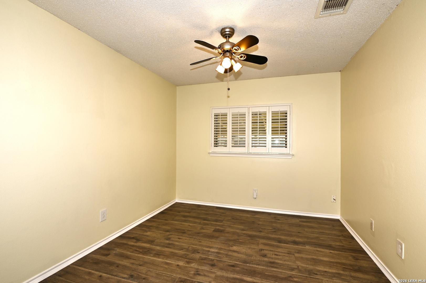 5439 CHAMPIONS HILL DR, San Antonio, TX 78233