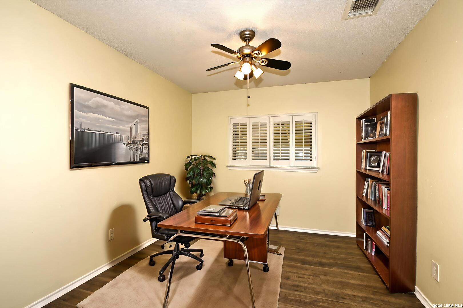 5439 CHAMPIONS HILL DR, San Antonio, TX 78233