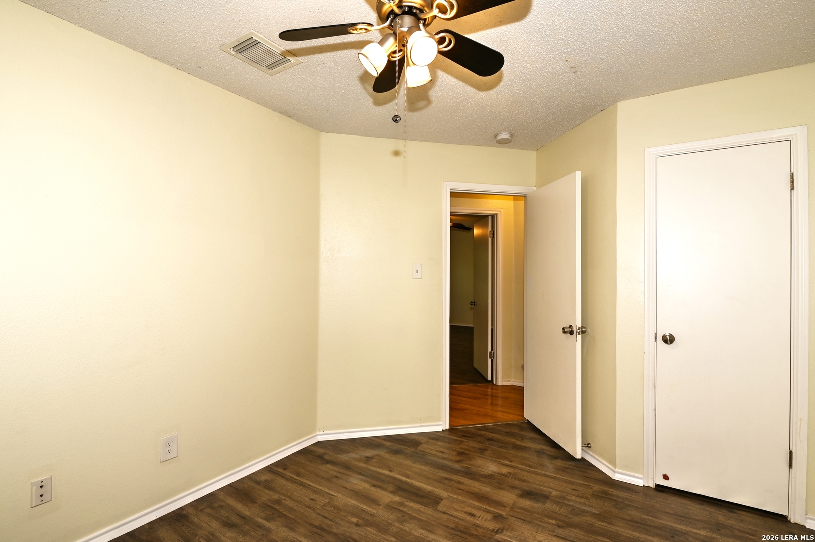 5439 CHAMPIONS HILL DR, San Antonio, TX 78233