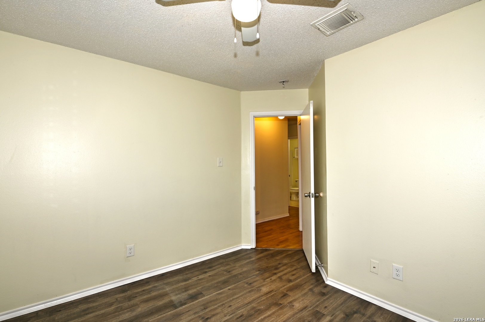 5439 CHAMPIONS HILL DR, San Antonio, TX 78233