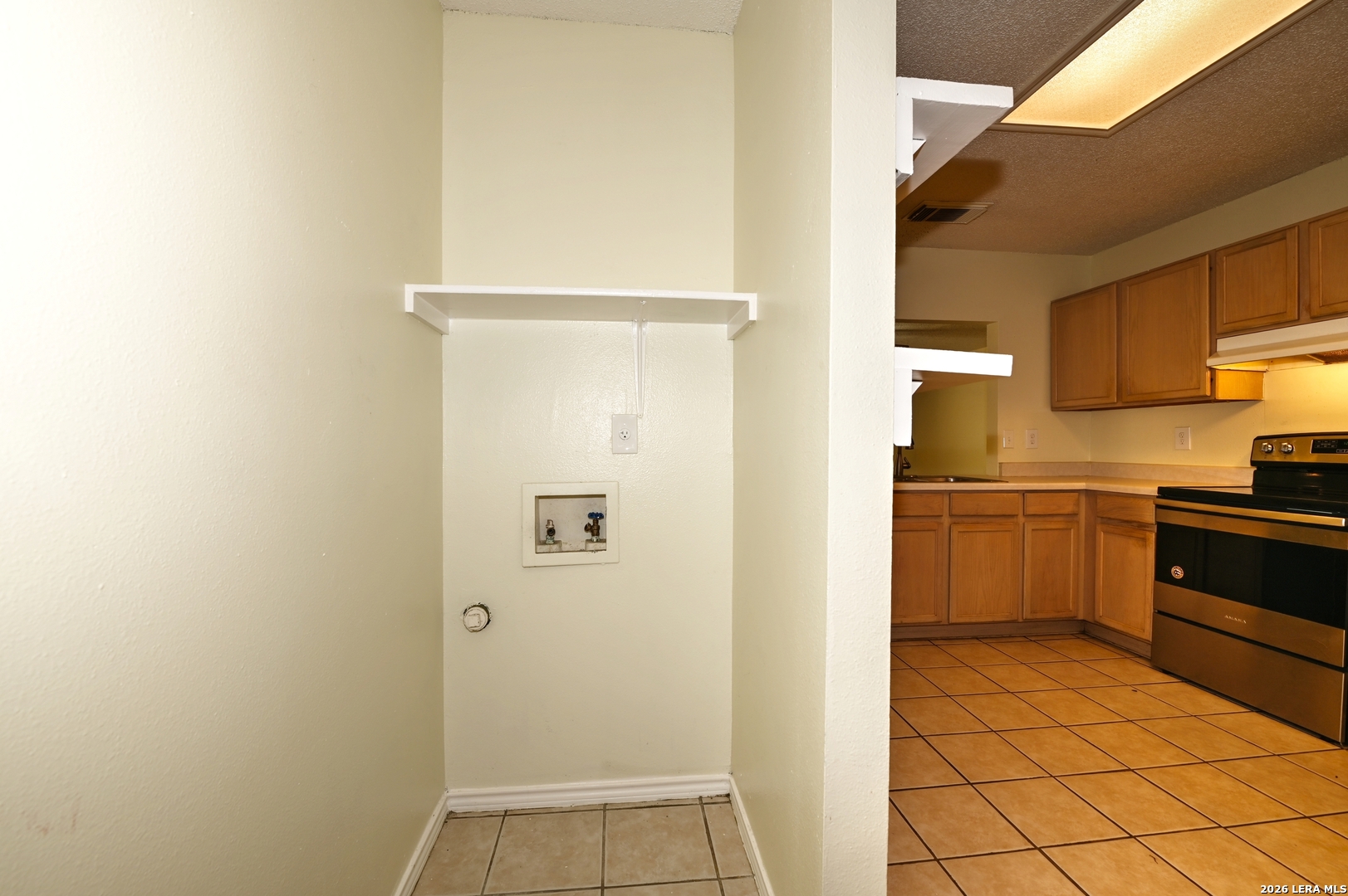 5439 CHAMPIONS HILL DR, San Antonio, TX 78233