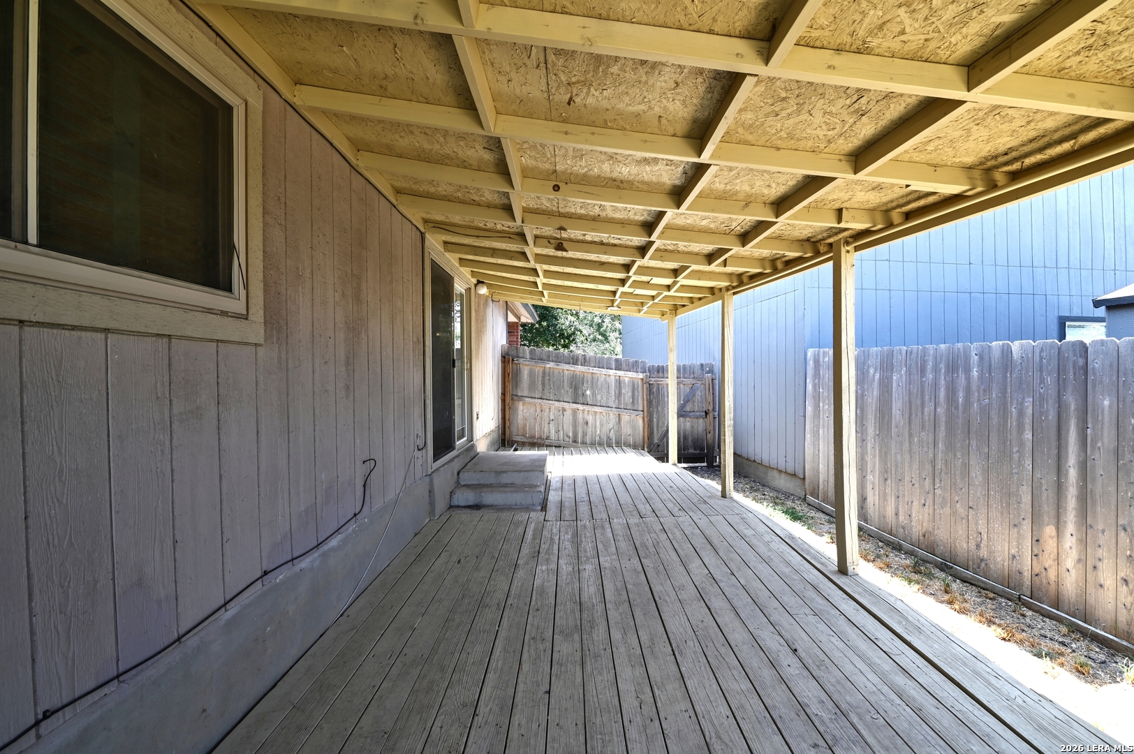 5439 CHAMPIONS HILL DR, San Antonio, TX 78233