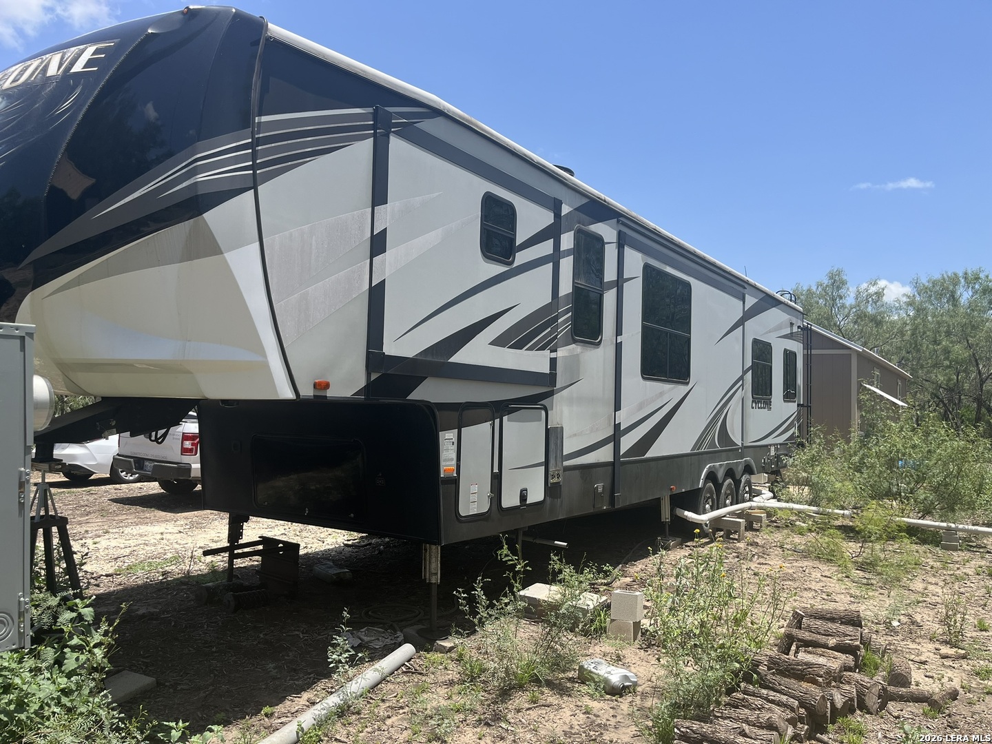11943 Fm 472, Bigfoot, TX 78005