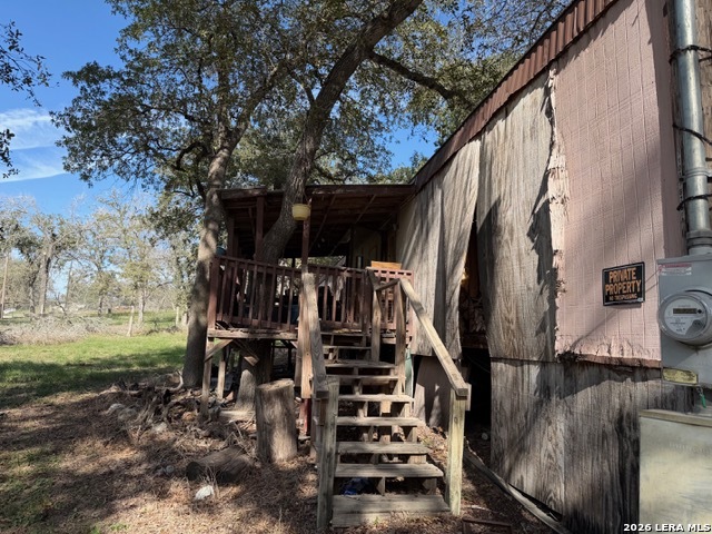 203 FLORES OAKS DR, Floresville, TX 78114