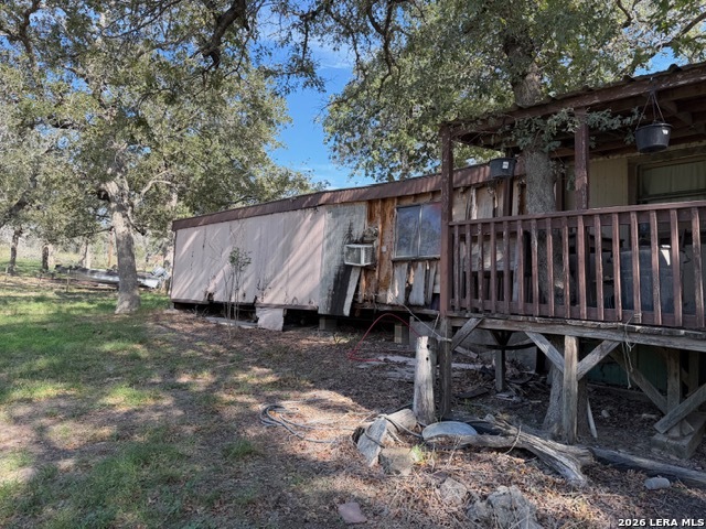 203 FLORES OAKS DR, Floresville, TX 78114