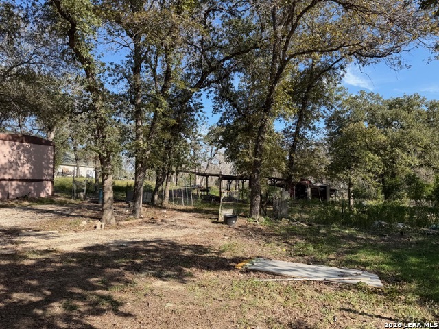203 FLORES OAKS DR, Floresville, TX 78114