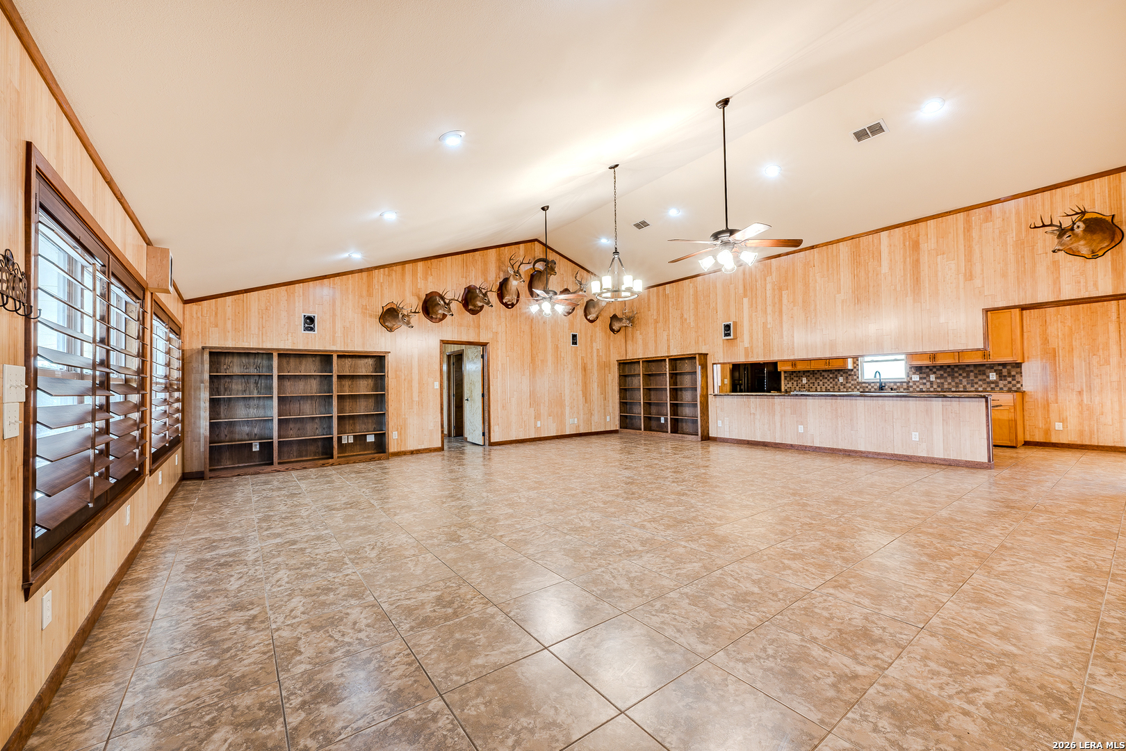 514 E FM 140, Christine, TX 78012