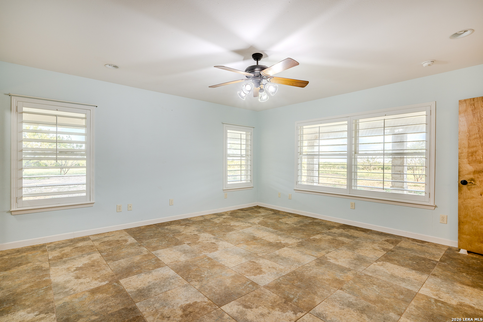 514 E FM 140, Christine, TX 78012