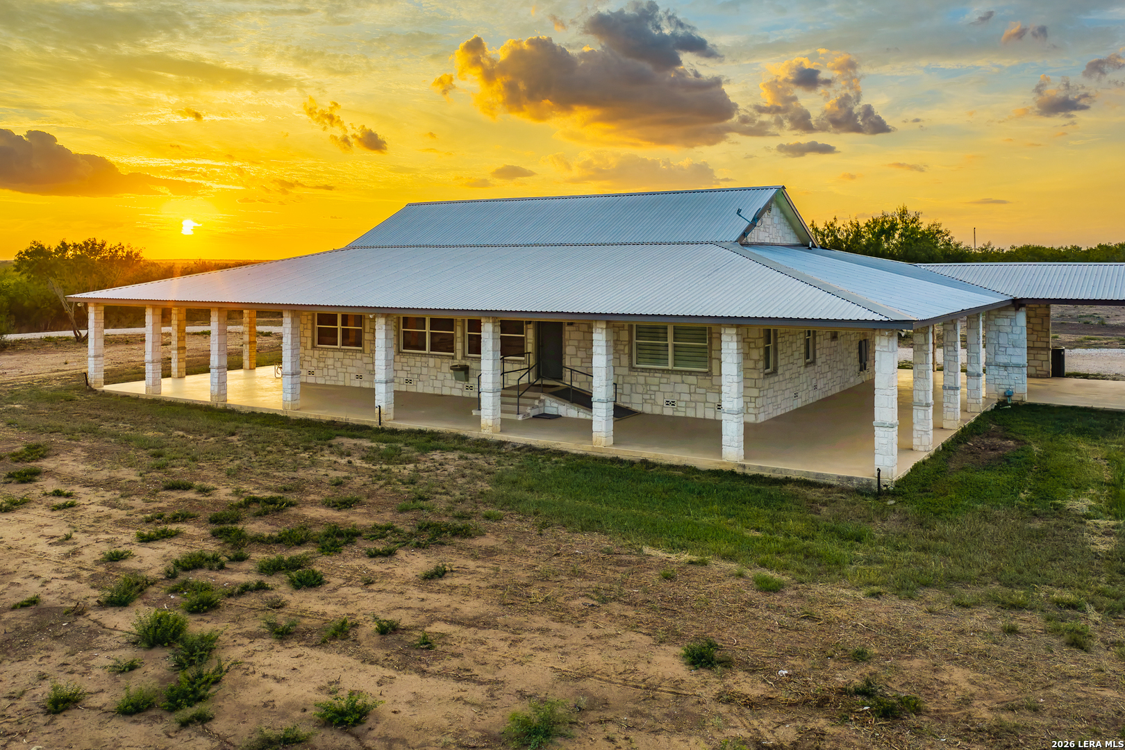 514 E FM 140, Christine, TX 78012