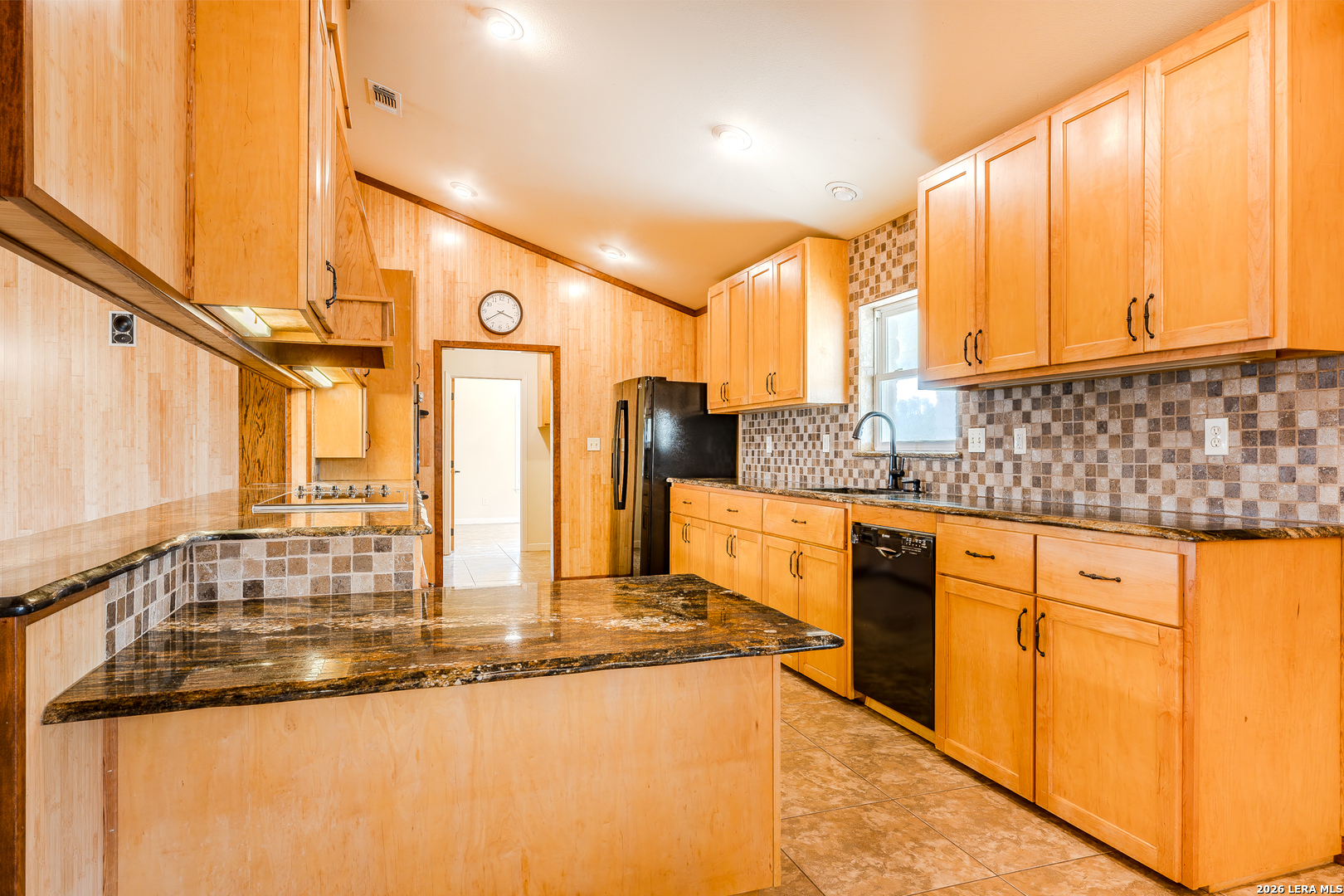 514 E FM 140, Christine, TX 78012