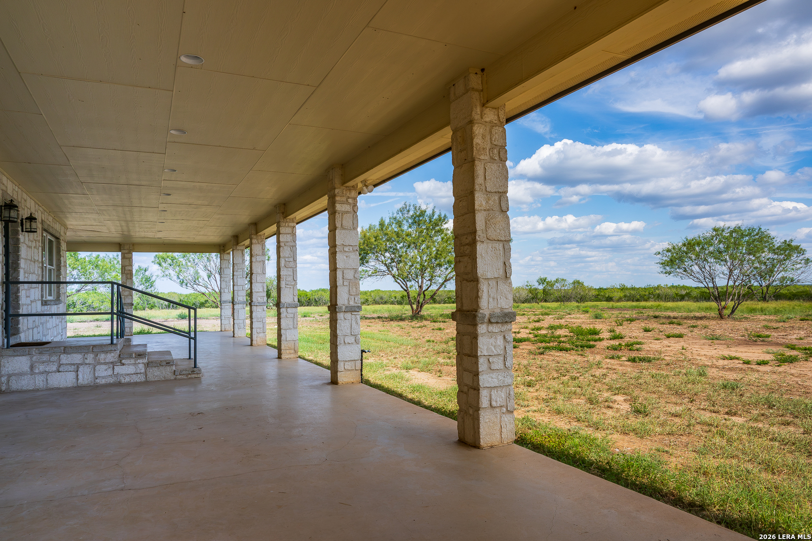 514 E FM 140, Christine, TX 78012