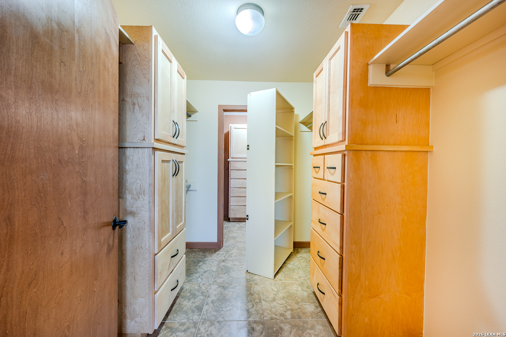 514 E FM 140, Christine, TX 78012