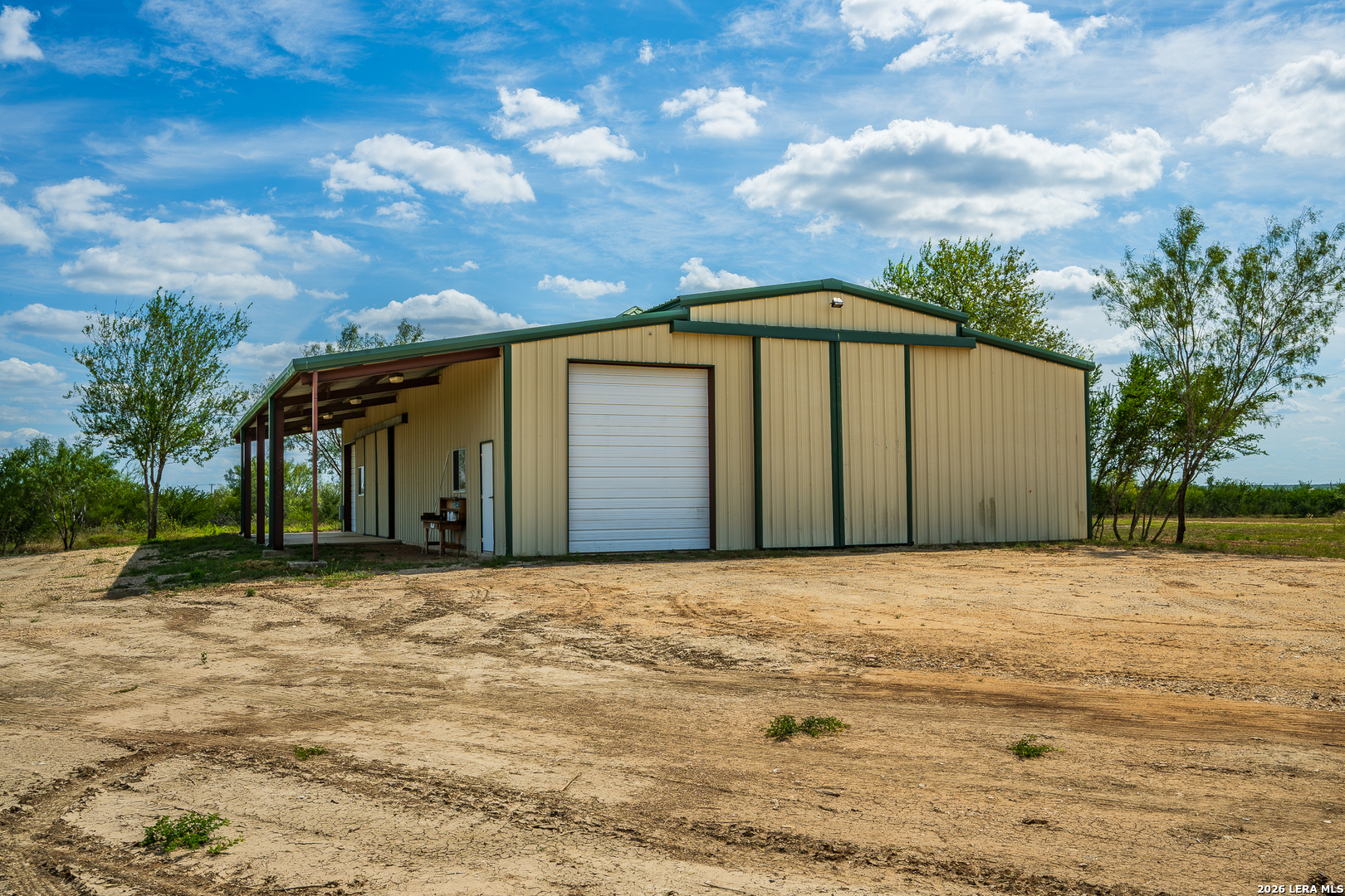 514 E FM 140, Christine, TX 78012
