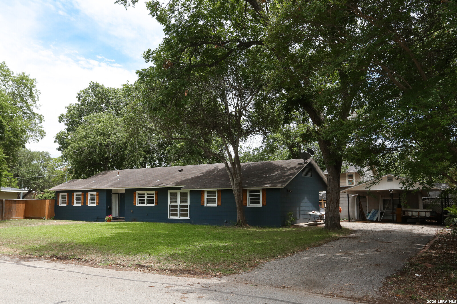 621 E Hackberry, Seguin, TX 78155