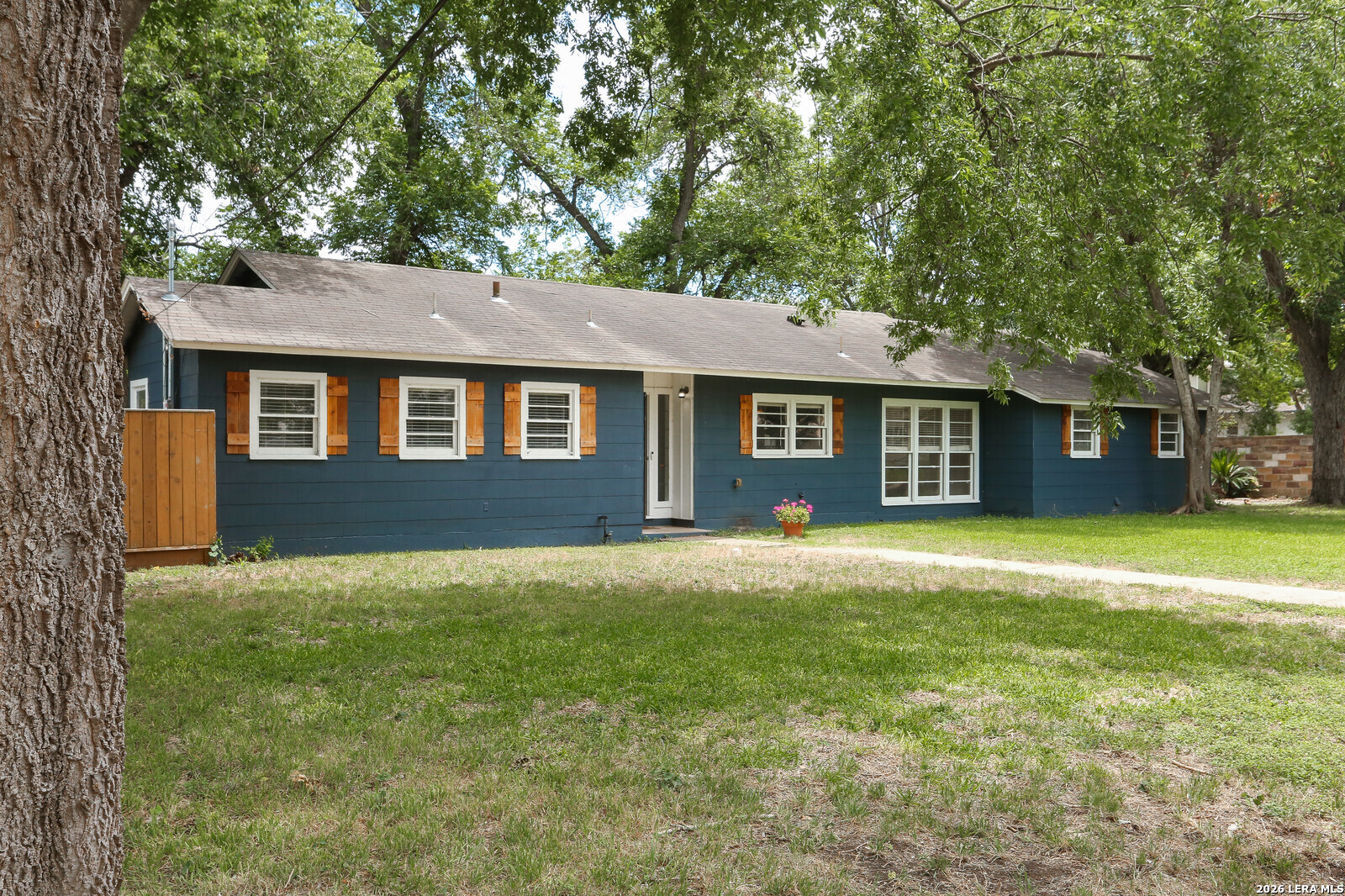 Property photo for 621 E Hackberry, Seguin, TX
